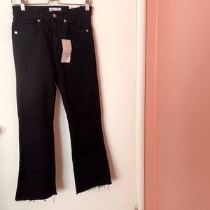 Zara Mid Rise Cropped Jeans ! The Black jeans you need.